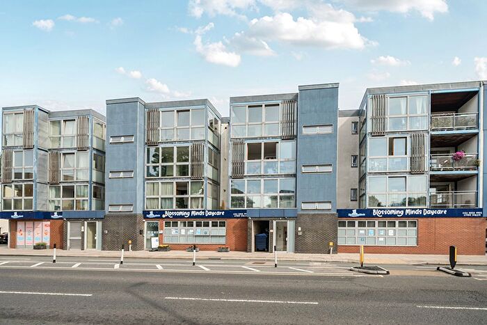 2 Bedroom Flat For Sale In Woolwich Road, London, SE10