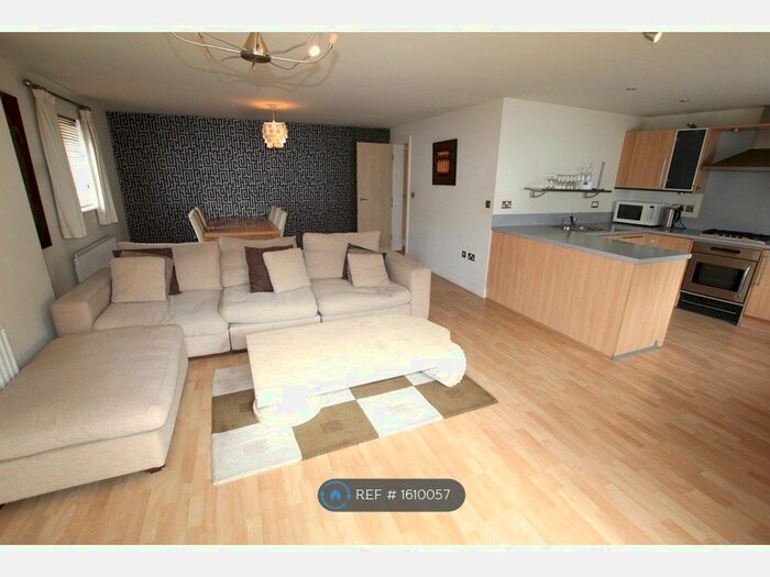 3 Bedroom Flat To Rent In Castle Marina, Nottingham, NG7