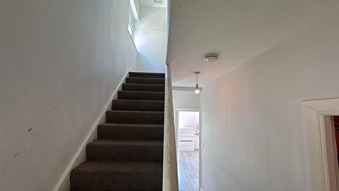 2 Bedroom Flat To Rent In Brighton Road, Hooley, Coulsdon, CR5