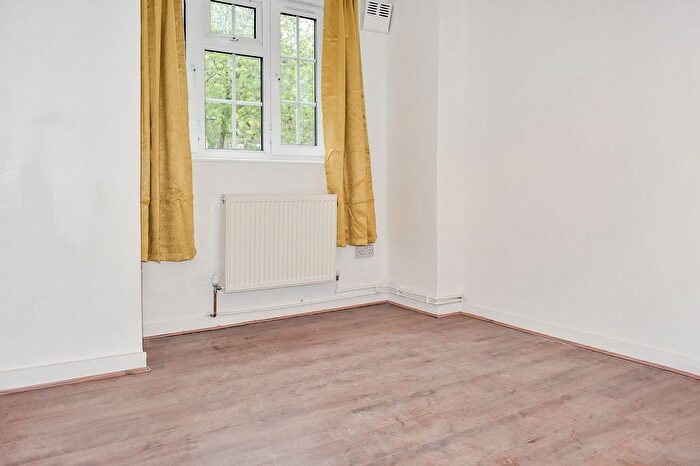 2 Bedroom Flat For Sale In Fallodon House, Union Grove, London, SW8