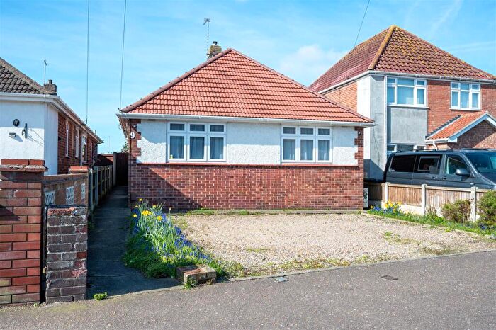 2 Bedroom Detached Bungalow For Sale In Lynn Grove, Gorleston, Great Yarmouth, NR31