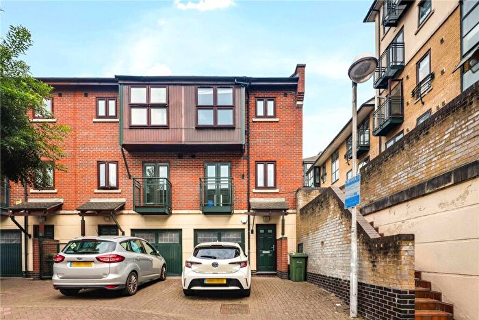 3 Bedroom End Of Terrace House To Rent In Southey Mews, Royal Docks, London, E16
