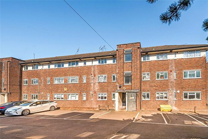 3 Bedroom Flat For Sale In Kelland Close, Park Road, London, N8