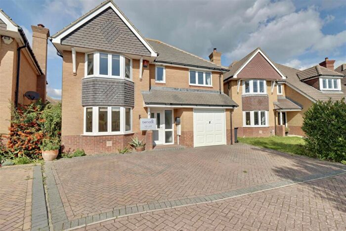 4 Bedroom Detached House To Rent In Longdon Drive, Lee-On-The-Solent, PO13