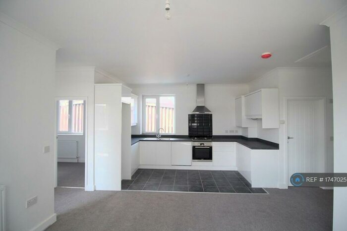 2 Bedroom Flat To Rent In Haltgate House, South Woodham Ferrers, Chelmsford, CM3