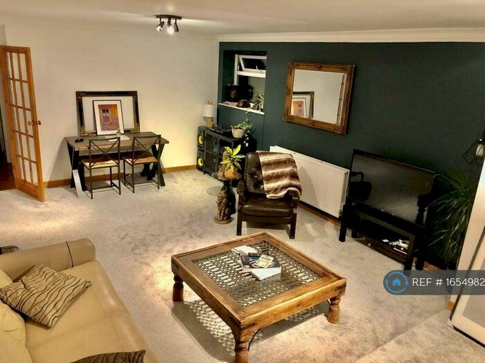 2 Bedroom Flat To Rent In Grange Road, London, SE19