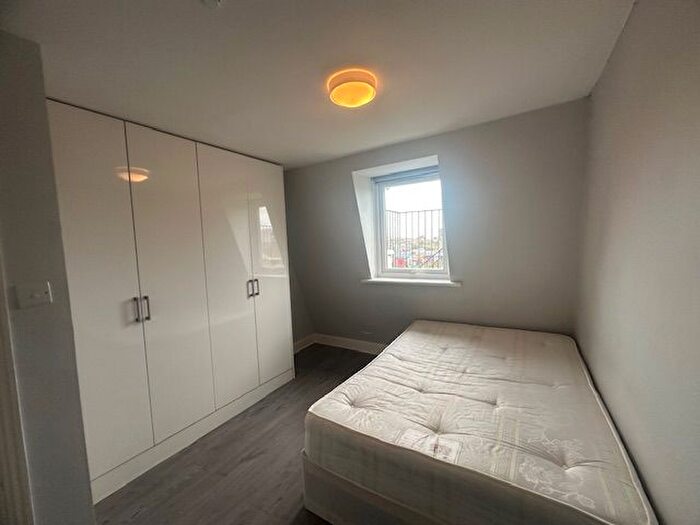 3 Bedroom Flat To Rent In Brick Lane, Shoreditch, London, E1