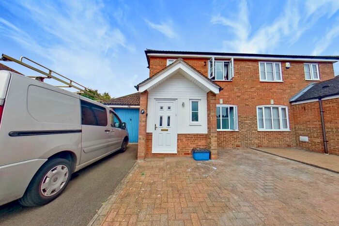 3 Bedroom Semi-Detached House For Sale In School Lane, Stewartby, Bedford, MK43