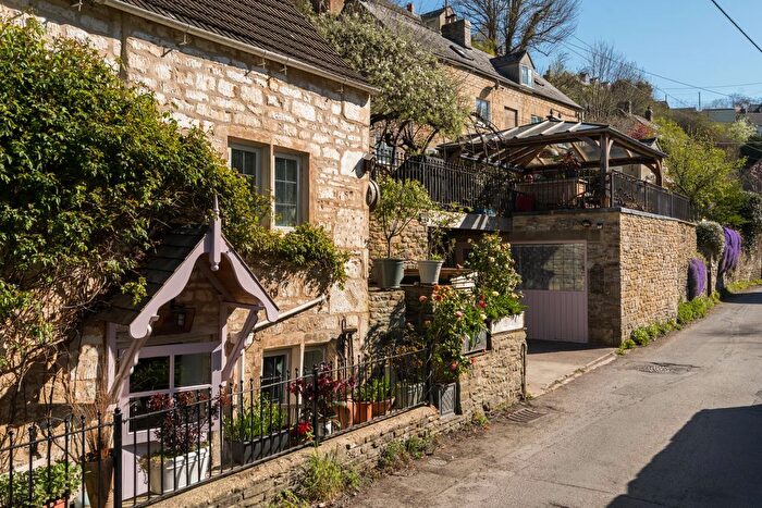 4 Bedroom Detached House For Sale In High Street, Chalford, GL6