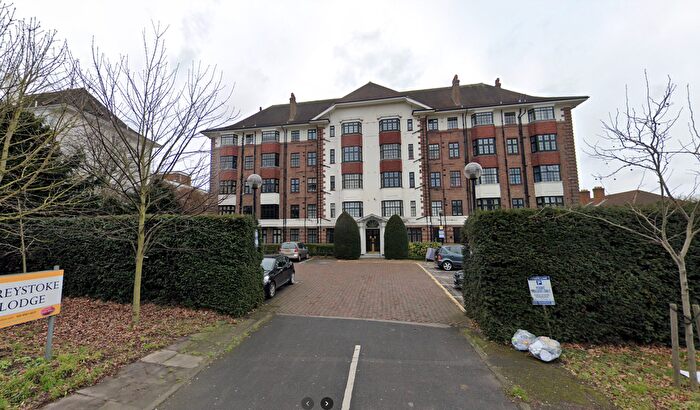 2 Bedroom Flat To Rent In Hanger Lane, London, W5