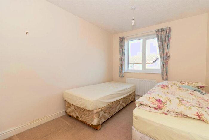 House To Rent In Glebeside Close, Worthing, BN14