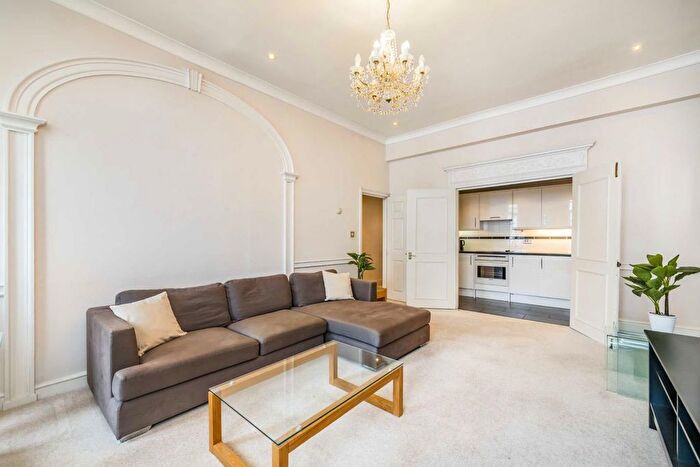 1 Bedroom Flat To Rent In Hertford Street, London, W1J