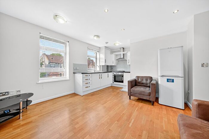 2 Bedroom Flat To Rent In Green Lane, Ilford, Essex, IG1