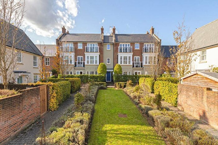 2 Bedroom Apartment For Sale In Shoesmith Lane, Kings Hill, ME19