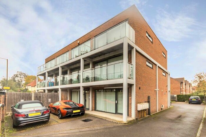 1 Bedroom Flat To Rent In Staines Road, Twickenham, TW2