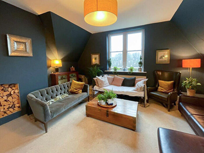 2 Bedroom Flat To Rent In Cross Lanes, Guildford, Guildford, GU1