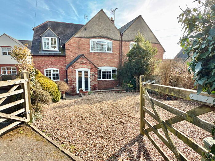 4 Bedroom Semi-Detached House For Sale In Lynworth Lane, Twyning, Tewkesbury, GL20