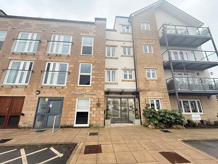 1 Bedroom Flat To Rent In Railway Road, Ilkley, West Yorkshire, Uk, LS29
