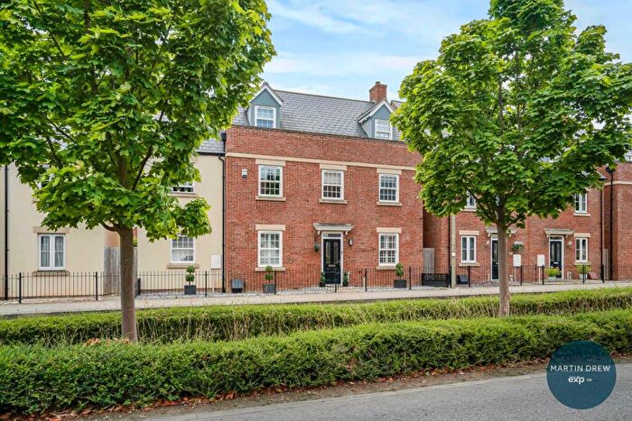 5 Bedroom Detached House For Sale In Whitelands Way, Bicester, OX26