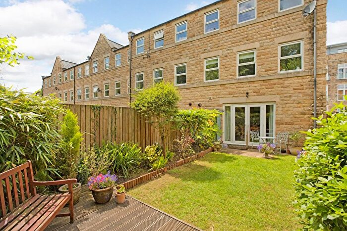 4 Bedroom Town House For Sale In Mill Fold, Addingham, LS29