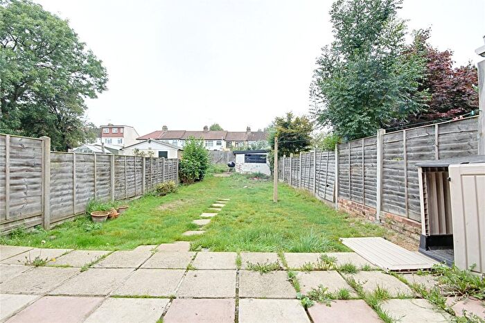 3 Bedroom End Of Terrace House To Rent In Goodwood Avenue, Enfield, EN3