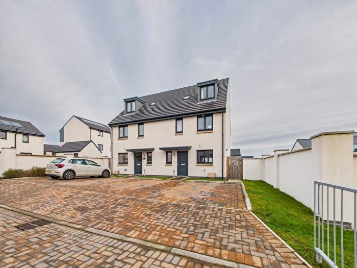 4 Bedroom Semi Detached House For Sale In St Gellert Gardens, Edinburgh, EH20