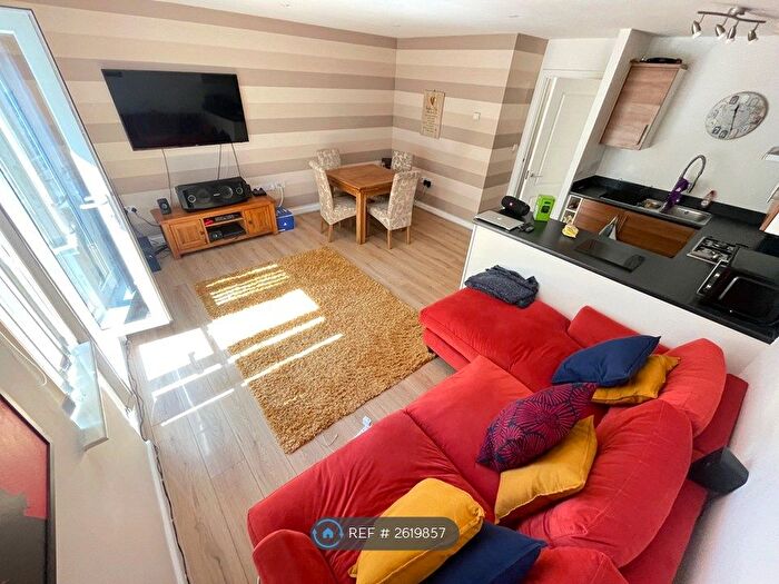 2 Bedroom Flat To Rent In Plum Tree Court, Romford, RM3