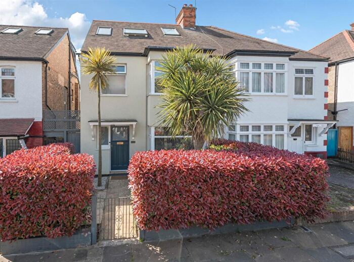 4 Bedroom Semi Detached House For Sale In Hanover Road, London, NW10