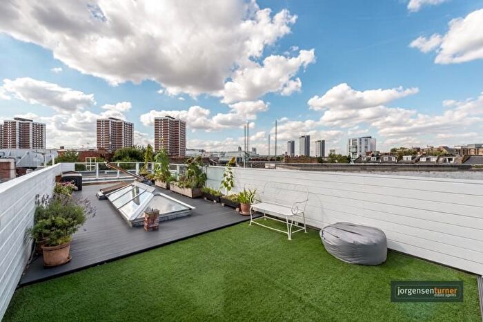 2 Bedroom Flat To Rent In Woodstock Studios, Woodstock Grove, Shepherds Bush, W12