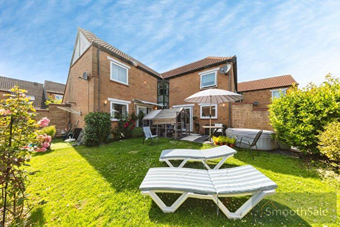 4 Bedroom Semi-Detached House For Sale In Helford Place, Milton Keynes, MK6