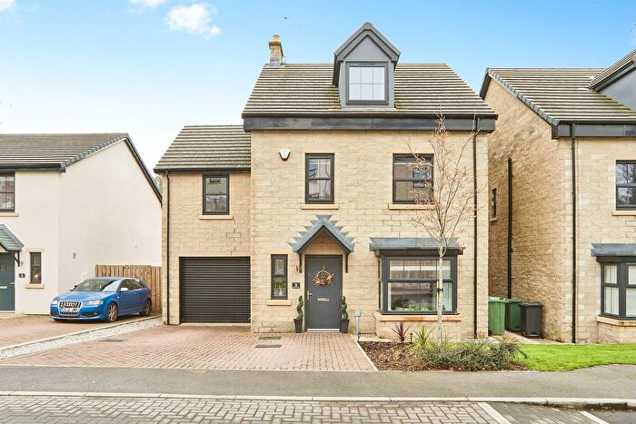 5 Bedroom Detached House For Sale In South Park Vale, Pudsey, LS28