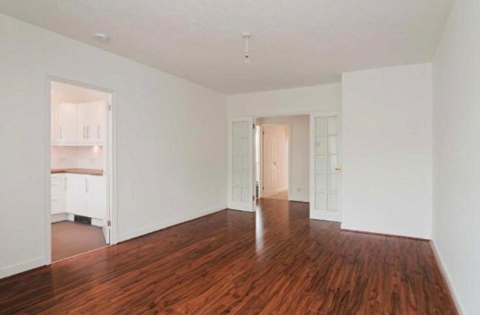 2 Bedroom Flat To Rent In Wheatsheaf Close, Canary Wharf, E14