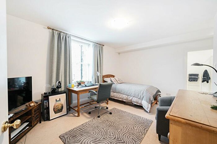 3 Bedroom Flat To Rent In Swan Road, Harrogate, North Yorkshire, HG1