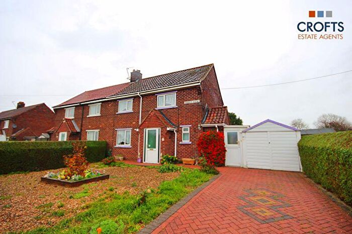 3 Bedroom Semi-Detached House For Sale In Abbey View, East Halton, DN40