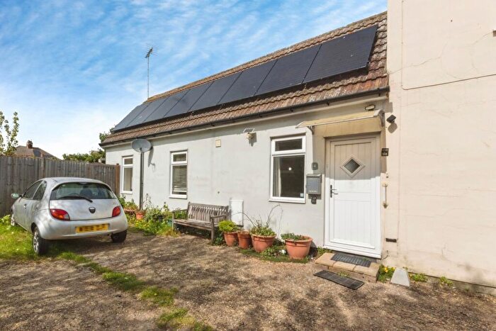 1 Bedroom Bungalow For Sale In Old Road, Clacton-on-Sea, Essex, CO15