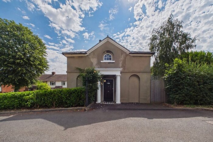 3 Bedroom Detached House For Sale In Coley Avenue, Reading, Berkshire, RG1