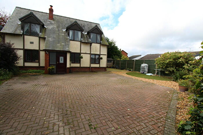 3 Bedroom Detached House For Sale In Bwlchgwyn, LL11