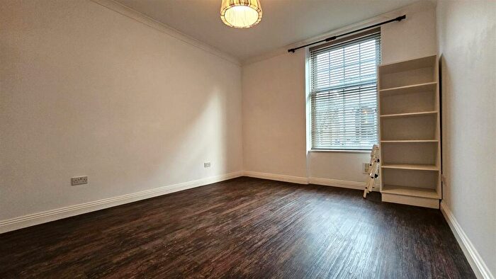 2 Bedroom Apartment To Rent In Empire House, PO5