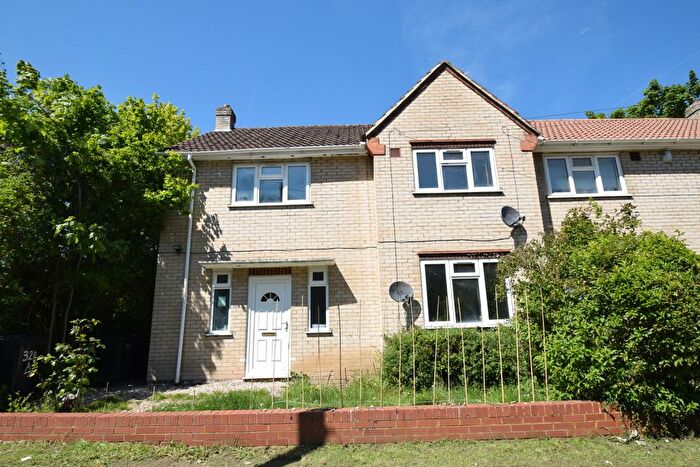 1 Bedroom Flat To Rent In Micklefield Road, High Wycombe, Buckinghamshire, HP13