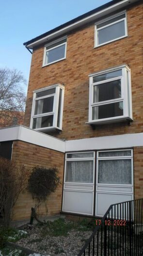 2 Bedroom Maisonette To Rent In Cotelands, Croydon, CR0