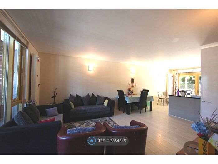 2 Bedroom Flat To Rent In Becquerel Court, London, SE10