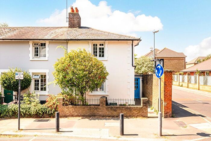 3 Bedroom End Terrace House For Sale In Thornbury Road, Isleworth, TW7