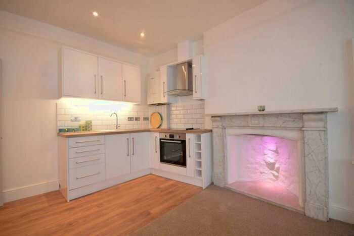 2 Bedroom Flat To Rent In High Street, Bideford, Devon, EX39
