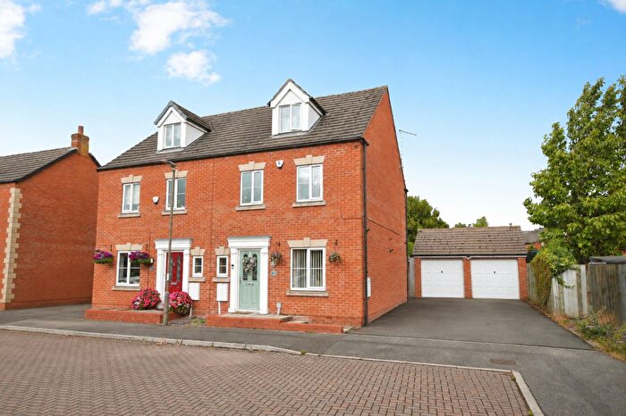 4 Bedroom Semi Detached House For Sale In Sandringham Close, Chesterfield, S41