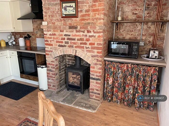 2 Bedroom Maisonette To Rent In Market Place, Caistor, LN7