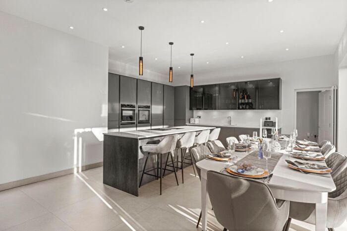 5 Bedroom Detached House For Sale In Hillside Road, Marlow, Buckinghamshire, SL7