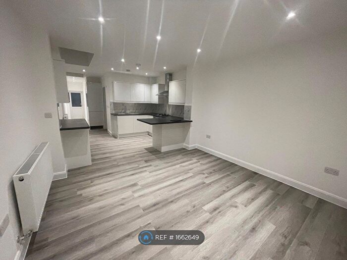 5 Bedroom Terraced House To Rent In Liverpool Road, Reading, RG1