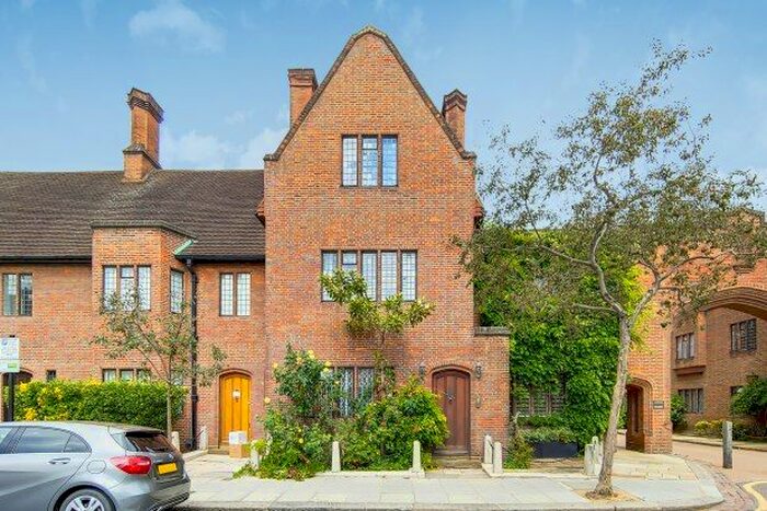 3 Bedroom Property To Rent In Sprimont Place, London, SW3