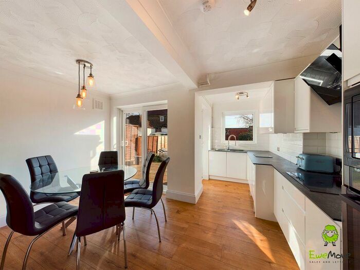 3 Bedroom Semi Detached House For Sale In Exmouth Road, Welling, DA16