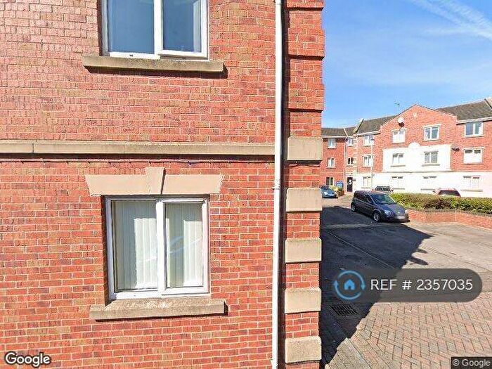 2 Bedroom Flat To Rent In Lock Keepers Court, Hull, HU9